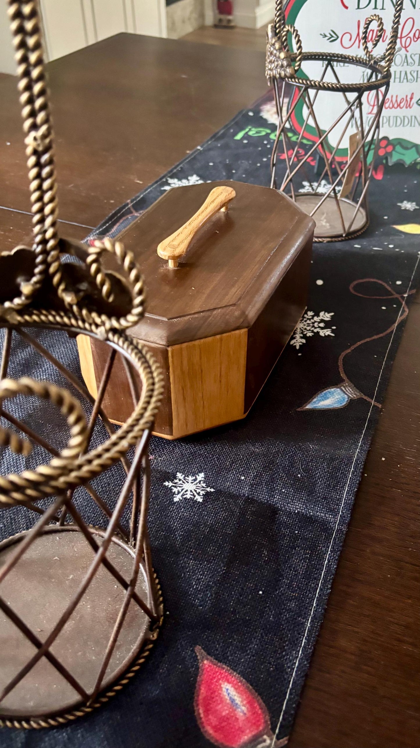 Walnut & Oak Keepsake box / Countertop box