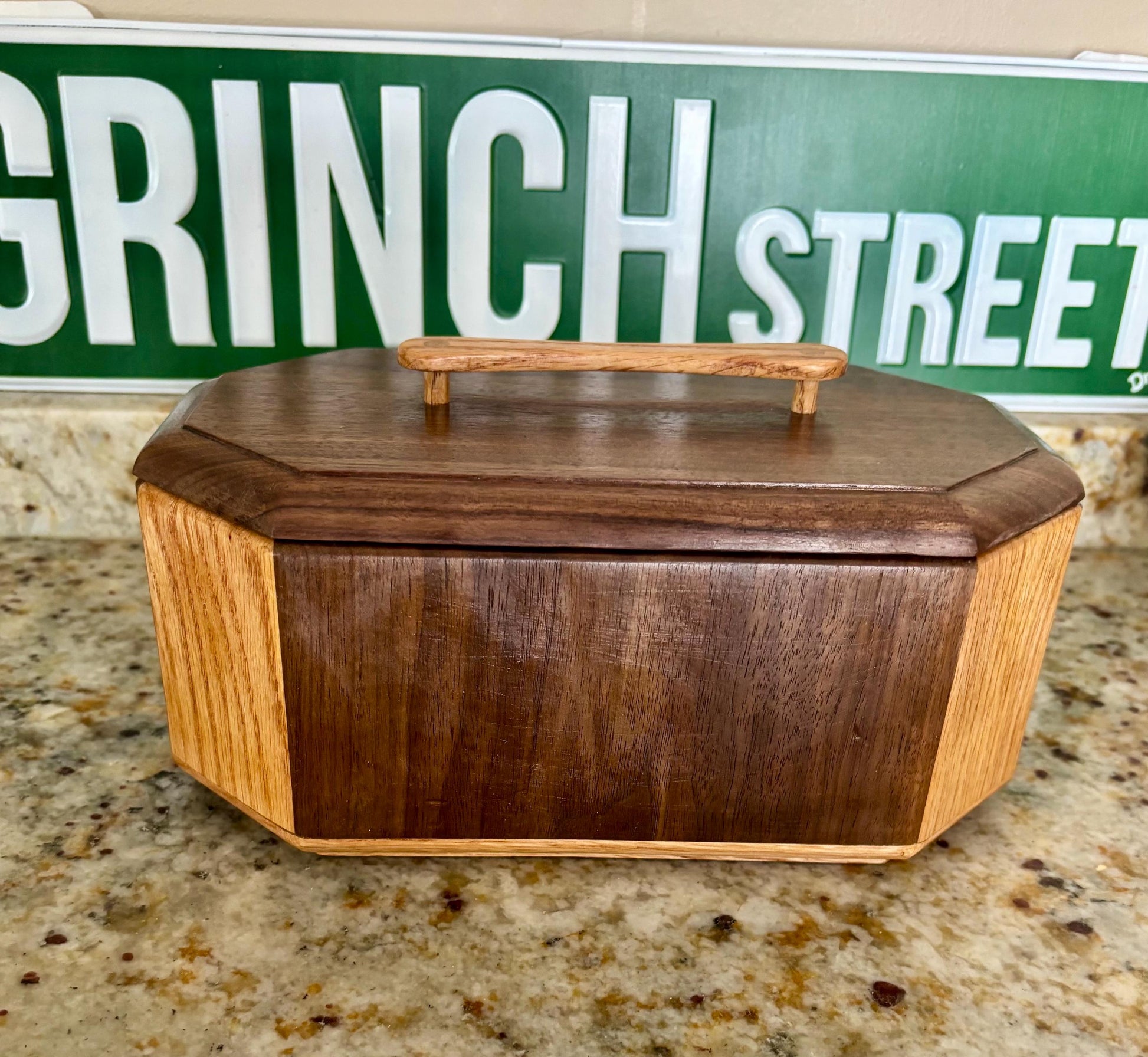 Walnut & Oak Keepsake box / Countertop box