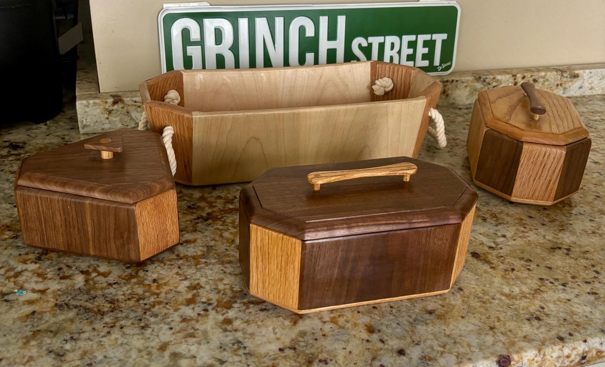 Walnut & Oak Keepsake box / Countertop box