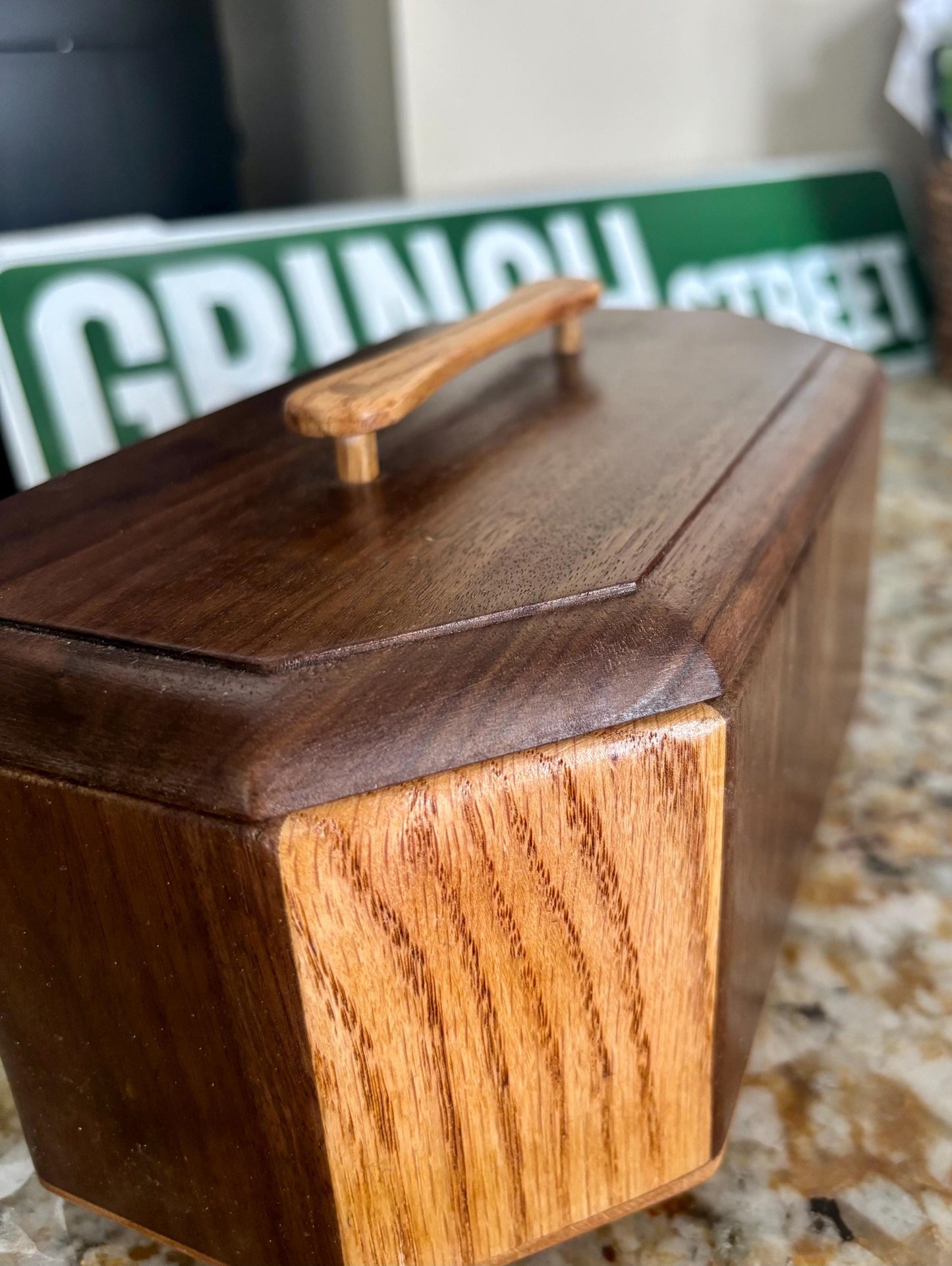 Walnut & Oak Keepsake box / Countertop box