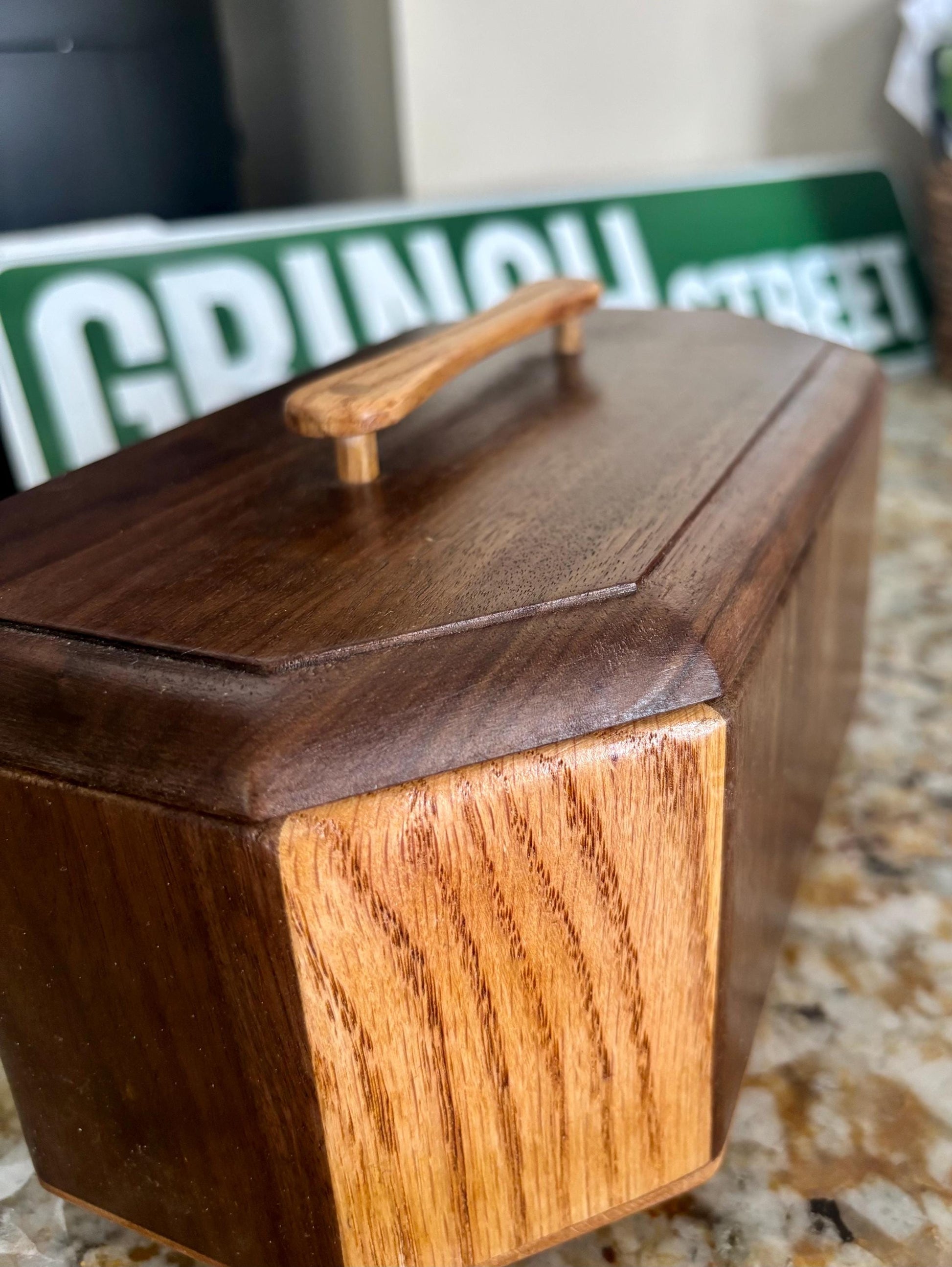 Walnut & Oak Keepsake box / Countertop box
