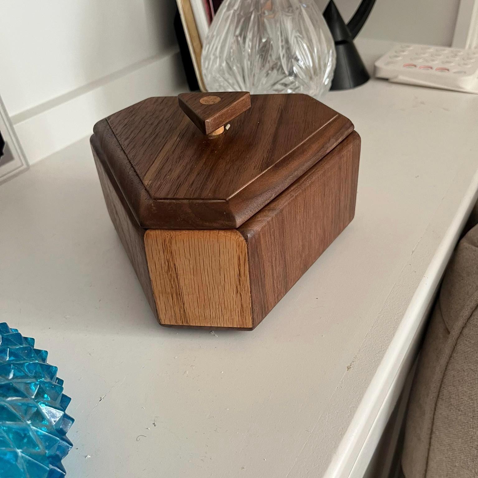 Handcrafted Walnut & Oak Keepsake Box: Countertop Memory Box